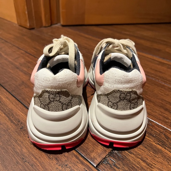 AUTHENTIC GUCCI SNEAKERS - Picture 6 of 8